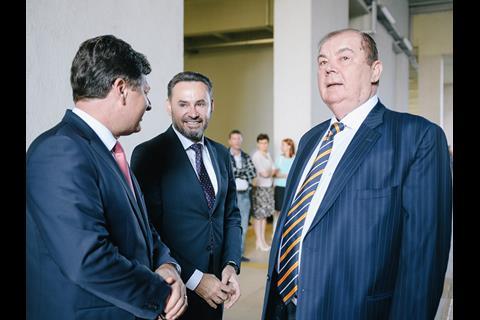 The IC2 was unveiled by Mayor of Arad Gheorghe Falca and Valer Blidar, the owner of Astra Vagoane Călători and backer of Astra Trans Carpatic.